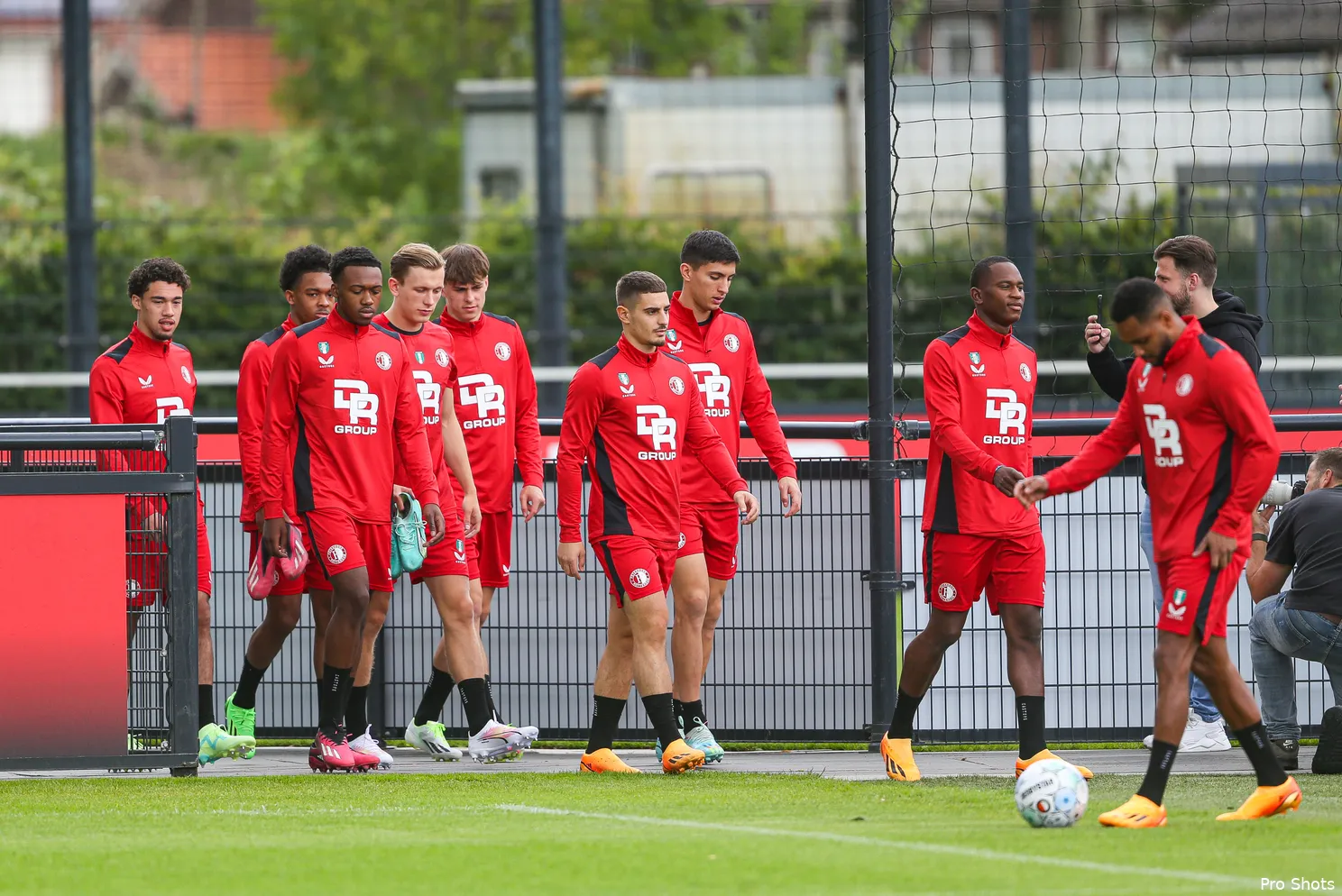 Feyenoord traint zonder Wålemark en Trauner