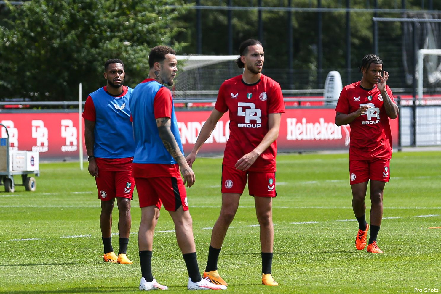 Internationals sluiten aan tijdens eerste openbare training Feyenoord