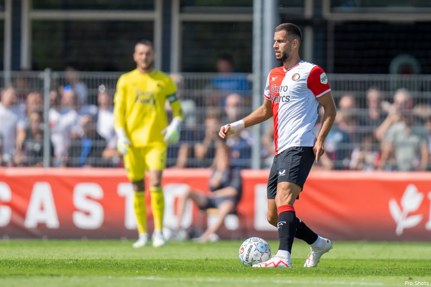 Feyenoord maakt met internationals indruk tegen Club Brugge