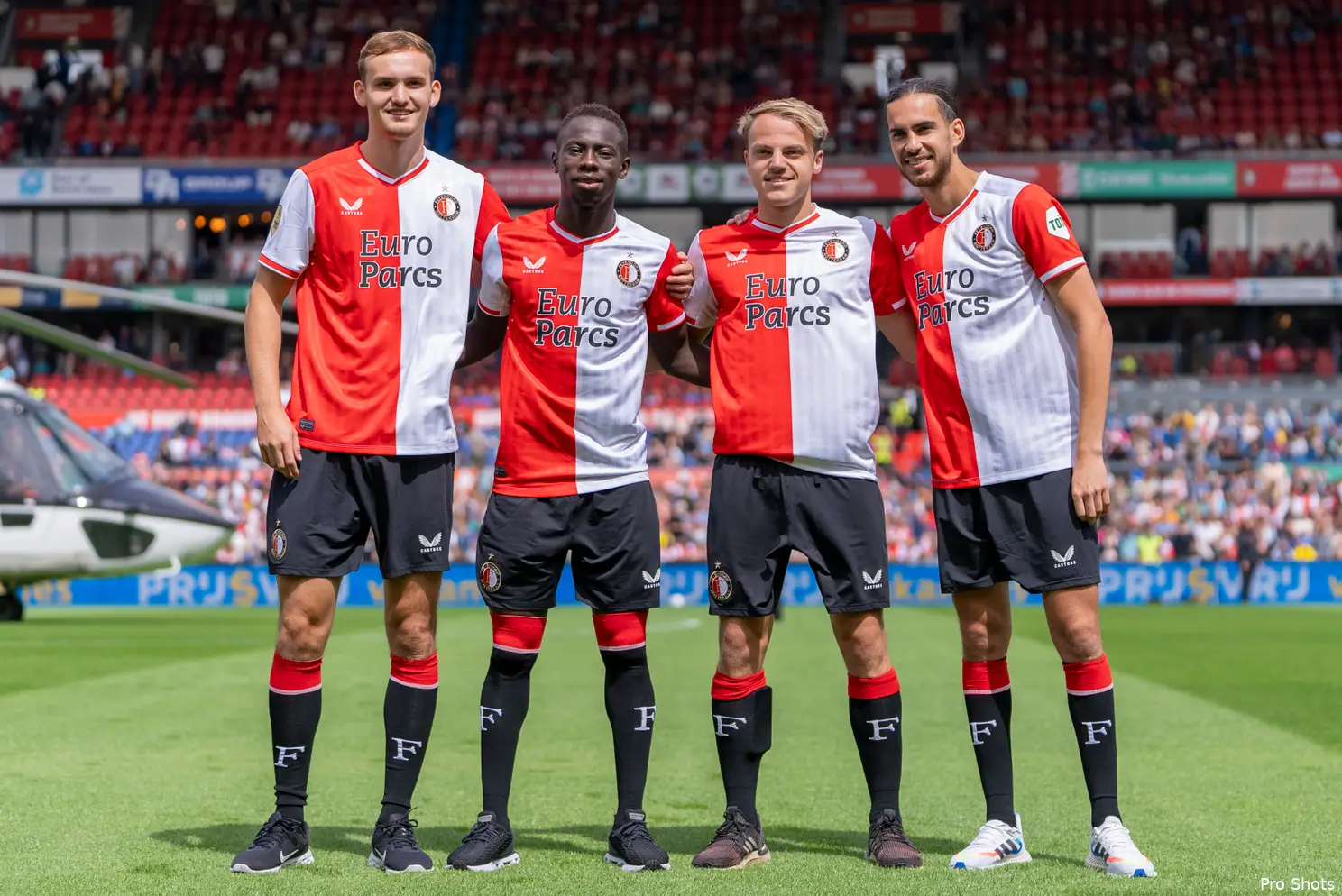 Feyenoord Stories: met de helikopter mee De Kuip in