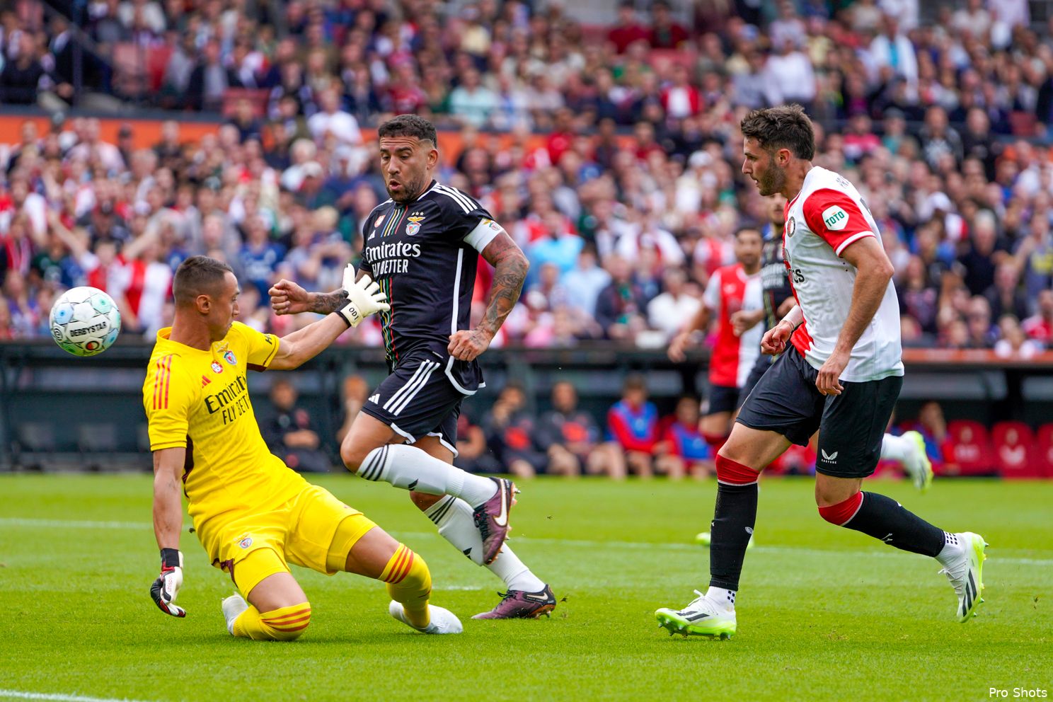 Feyenoord wint oefenwedstrijd van SL Benfica