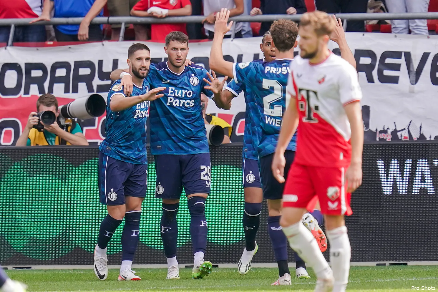 Sterk Feyenoord wint overtuigend van FC Utrecht
