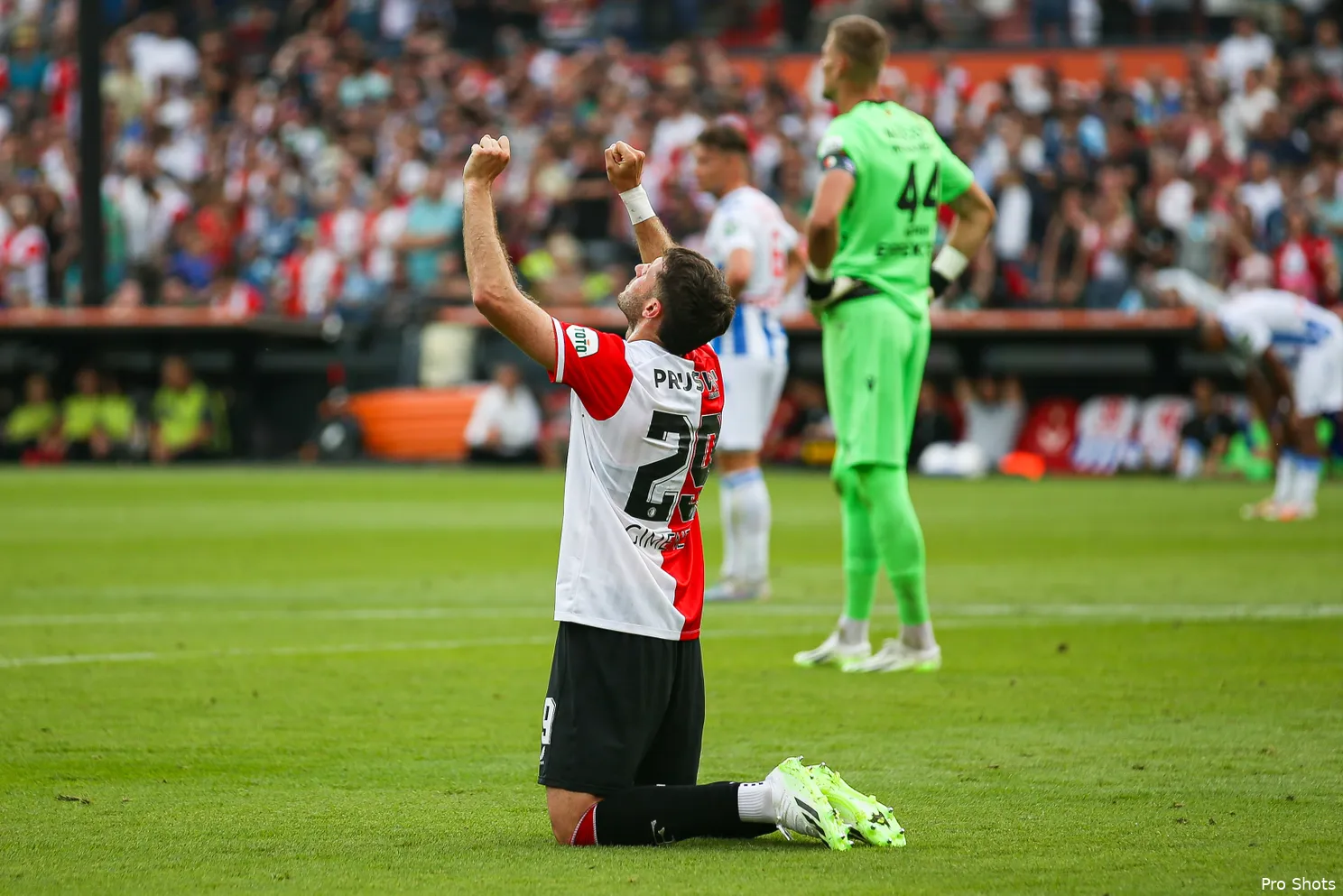 Feyenoord wint eenvoudig van Heerenveen en is klaar voor dinsdag