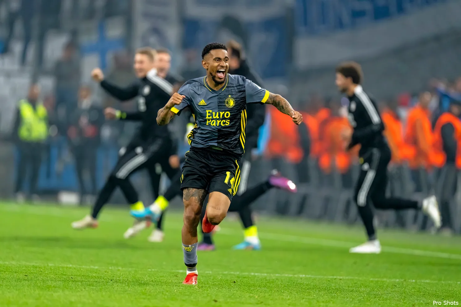 Nelson sluit Feyenoord uit: "Ik heb mezelf goed ontwikkeld"