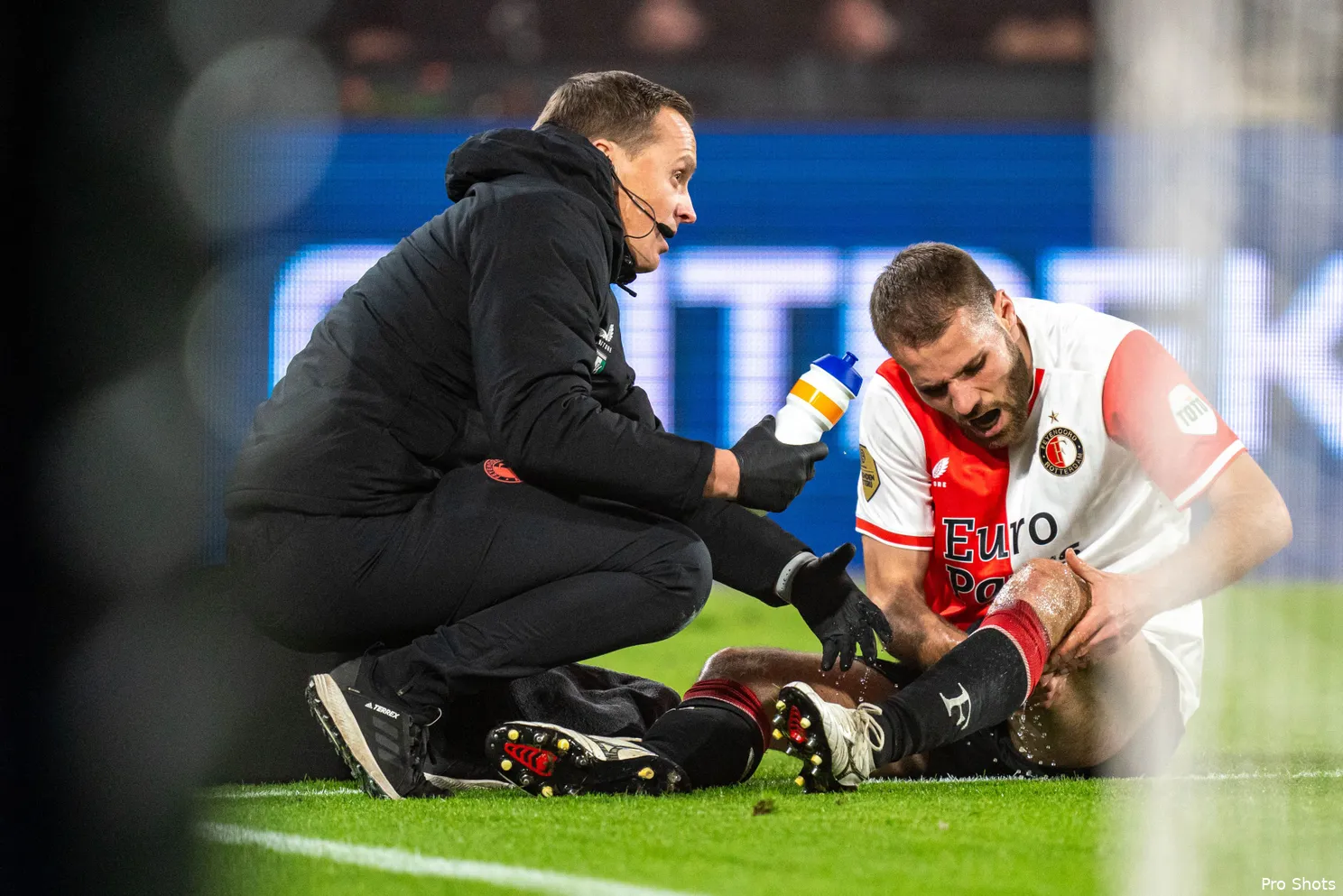 Nieuwkoop ervaarde fysieke strijd: "Weer een hechting erbij"