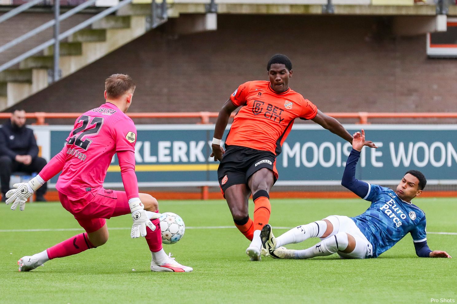 Zwak Feyenoord verspeelt punten tegen hekkensluiter