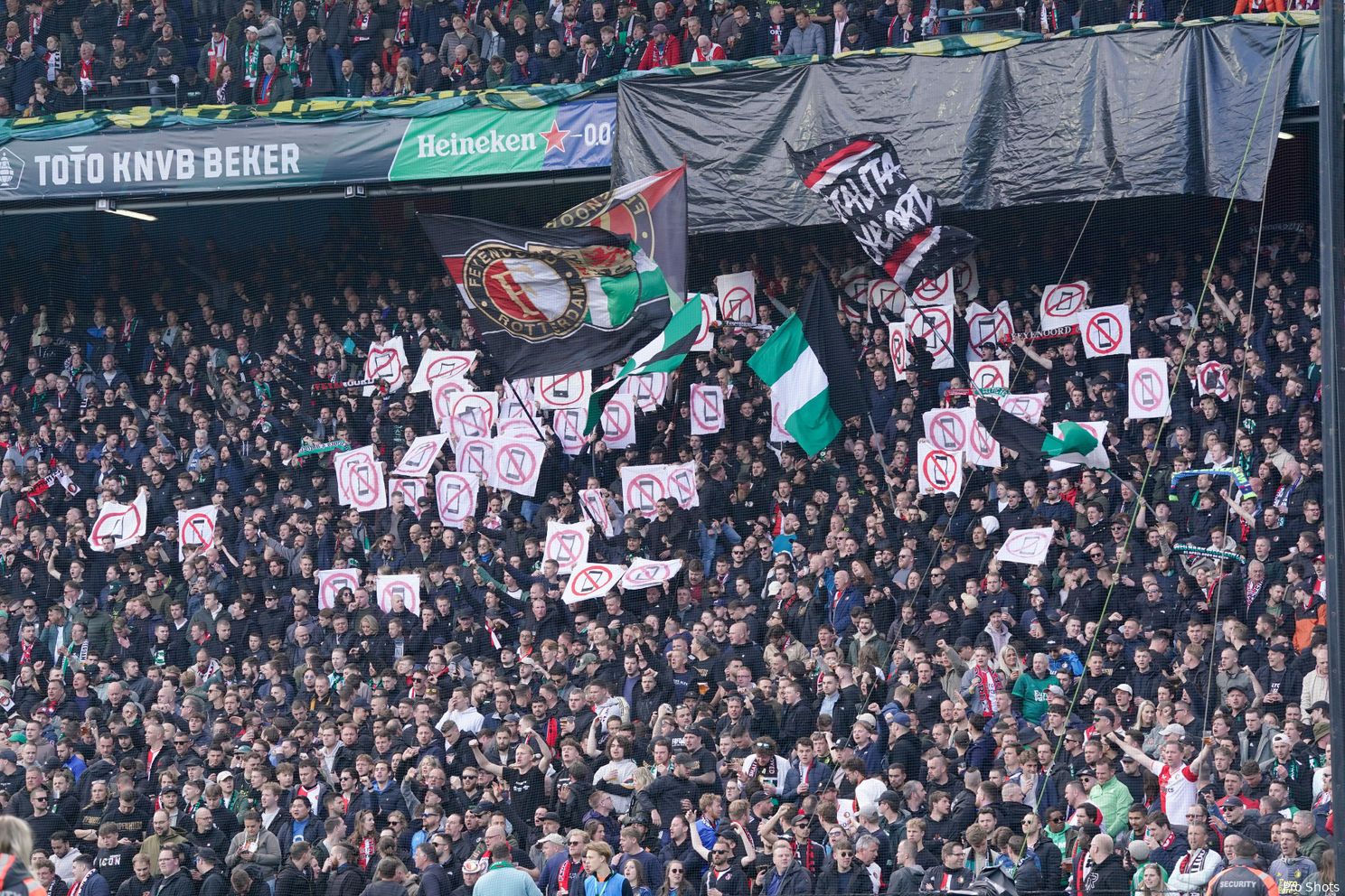 Schitterende sfeeractie voorafgaand Feyenoord - NEC