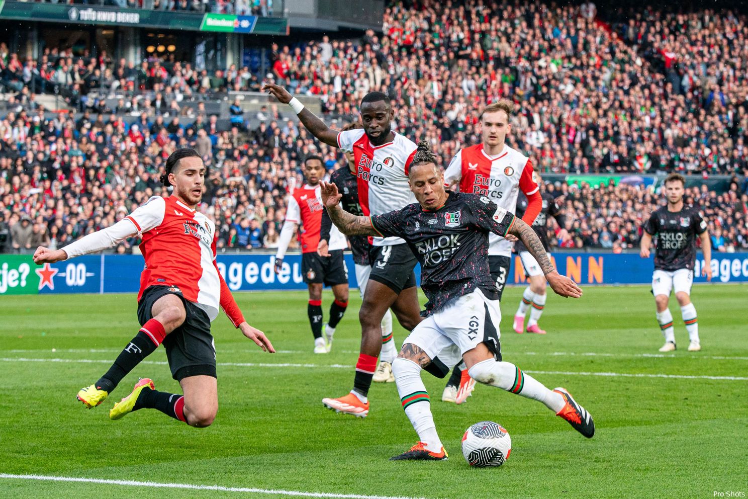 Feyenoord verslaat NEC en wint veertiende KNVB Beker in clubhistorie