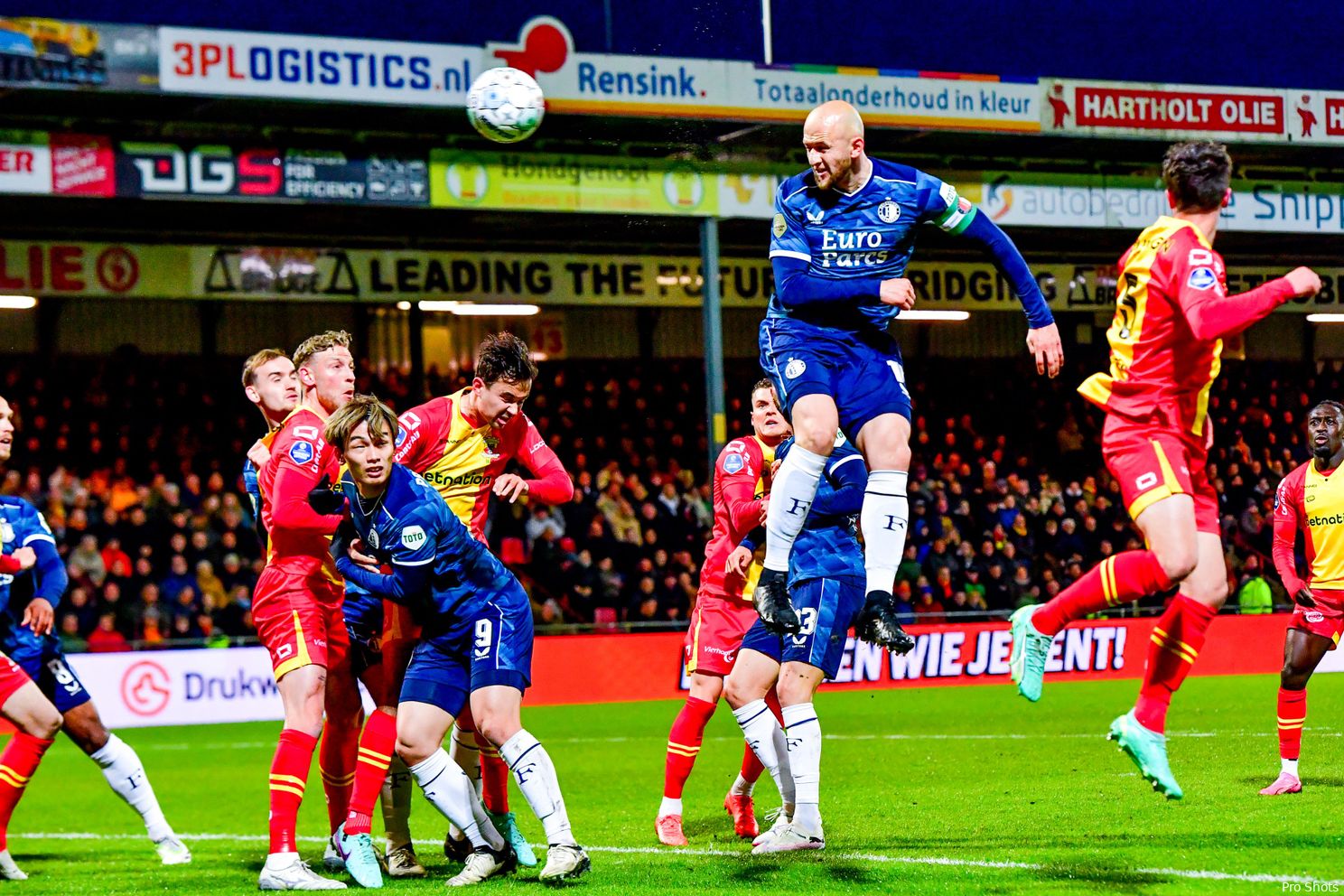 Feyenoord officieel tweede na overwinning in Deventer