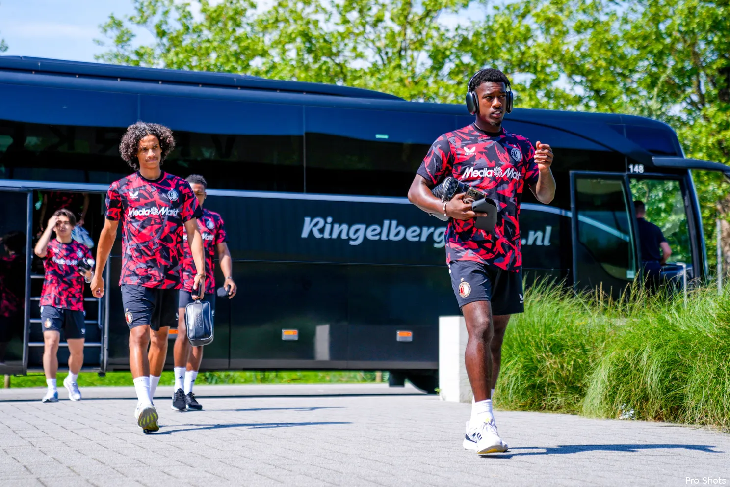 Opstelling Feyenoord: deze elf starten op een uitverkocht Varkenoord