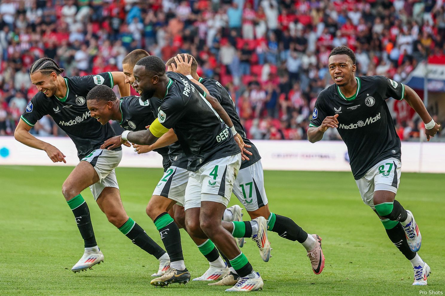 Feyenoord wint na strafschoppen Johan Cruijff Schaal