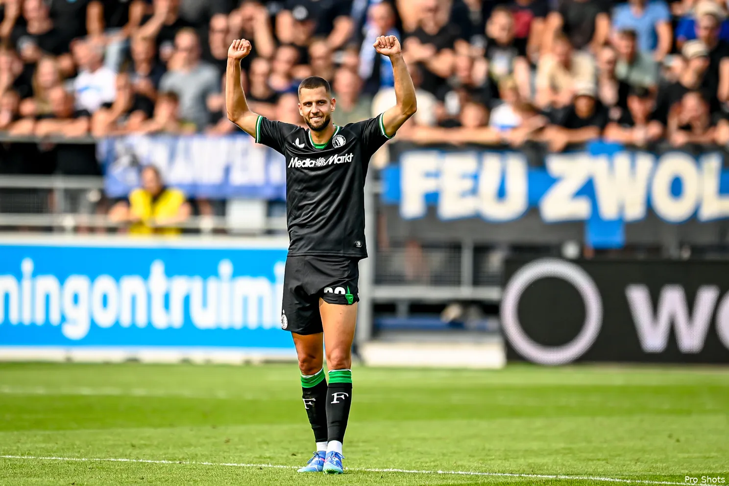 copyright proshots 26061706