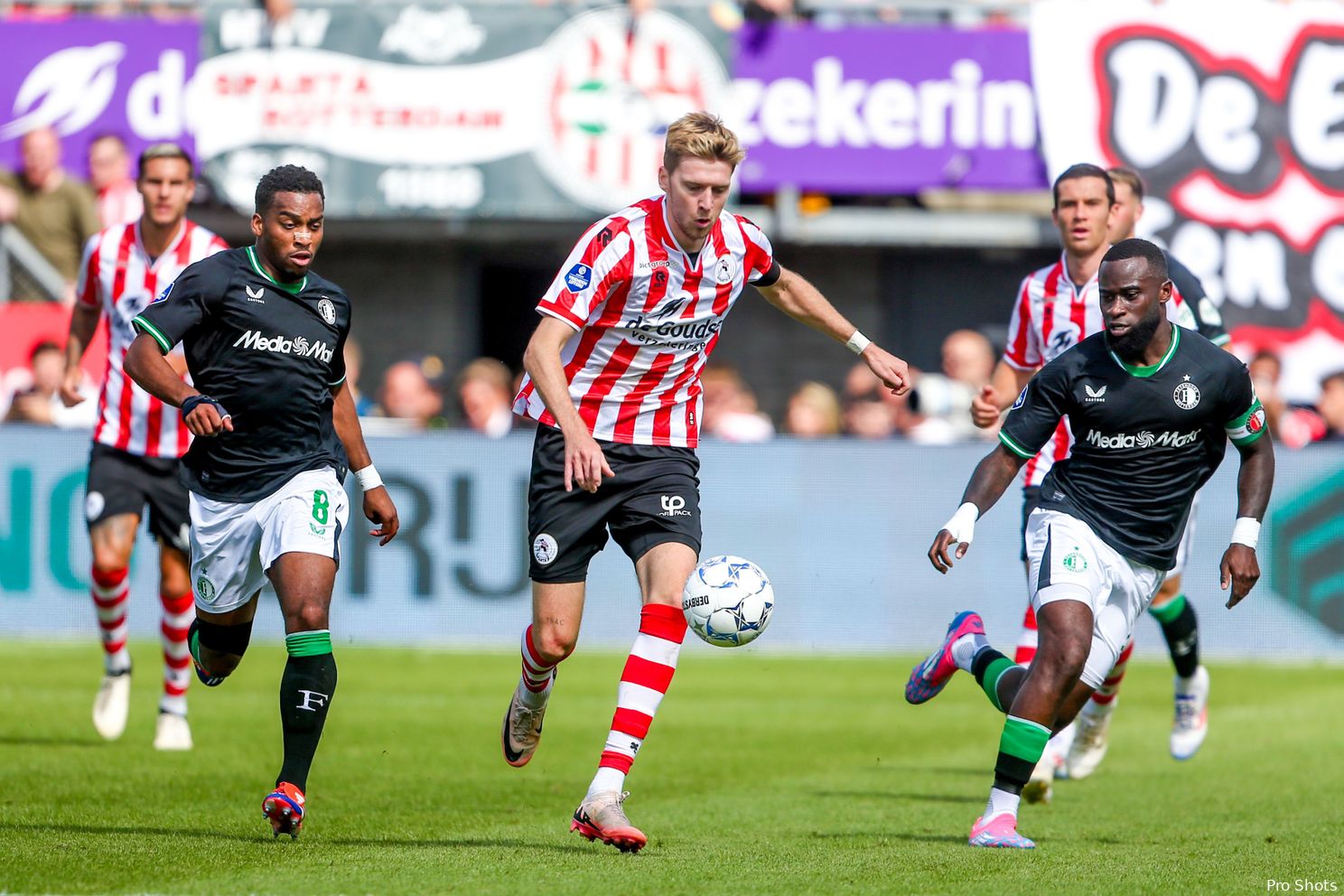 Teleurstellend Feyenoord verspeelt opnieuw punten op Het Kasteel