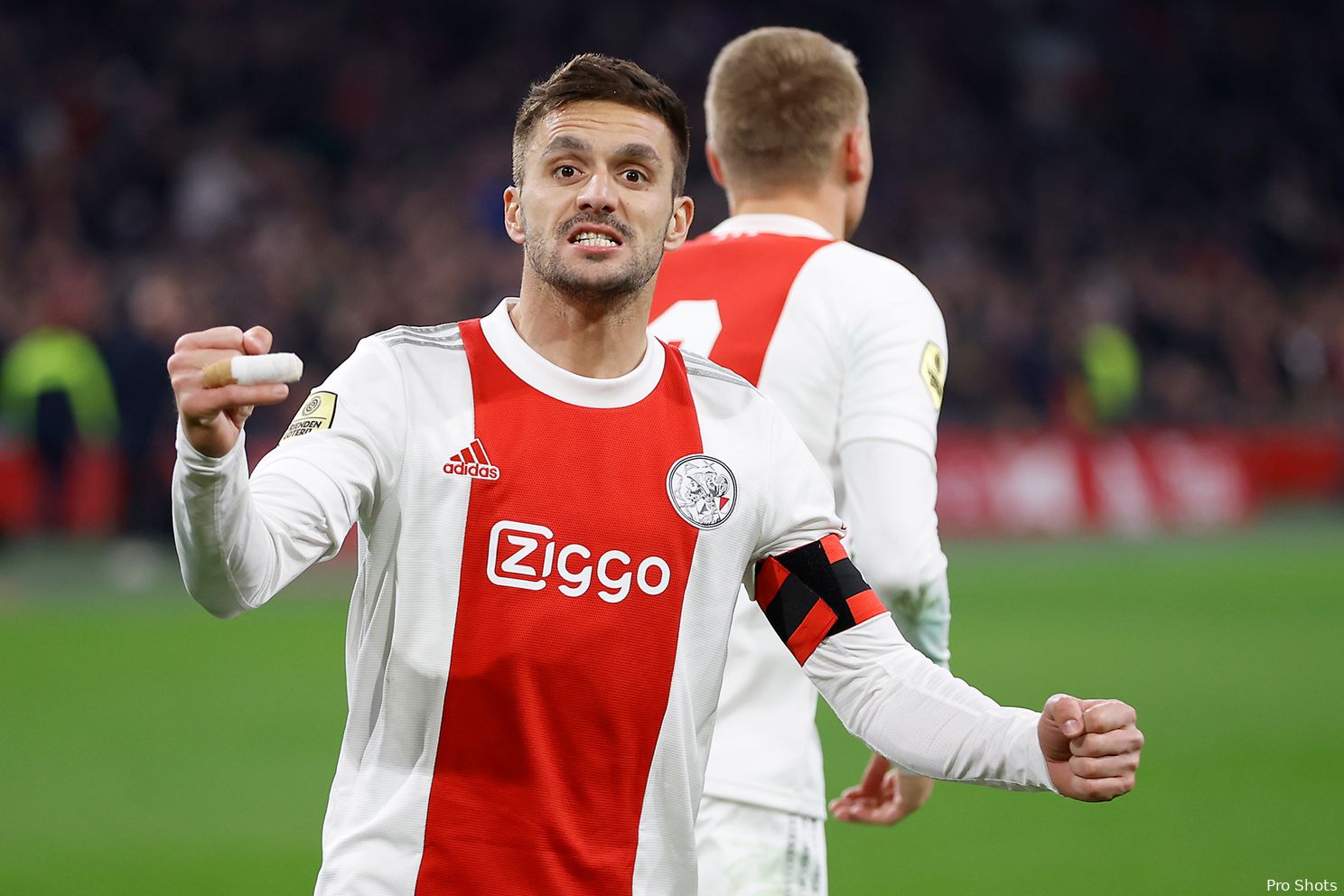 Ajax neemt oude klassieke Ajax-logo in seizoen 2025/26' na 34 jaar weer in gebruik