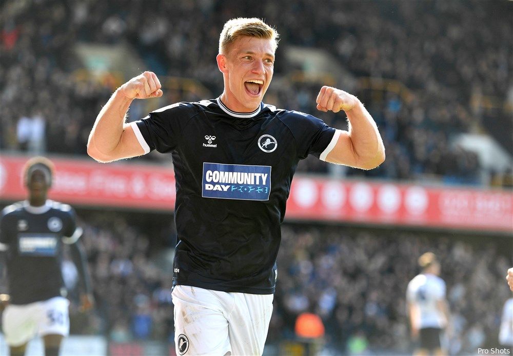 Flemming viert zijn doelpunt in de met 2-0 gewonnen thuiswedstrijd tegen Preston. Uiteindelijk zou hij maar liefst vijftien doelpunten maken in zijn eerste seizoen bij Millwall FC. 