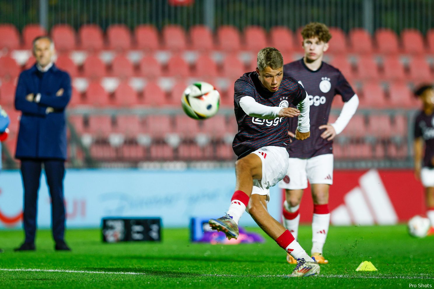 Steur levert assist tijdens gelijkspel Oranje O17 tegen Duitsland O17