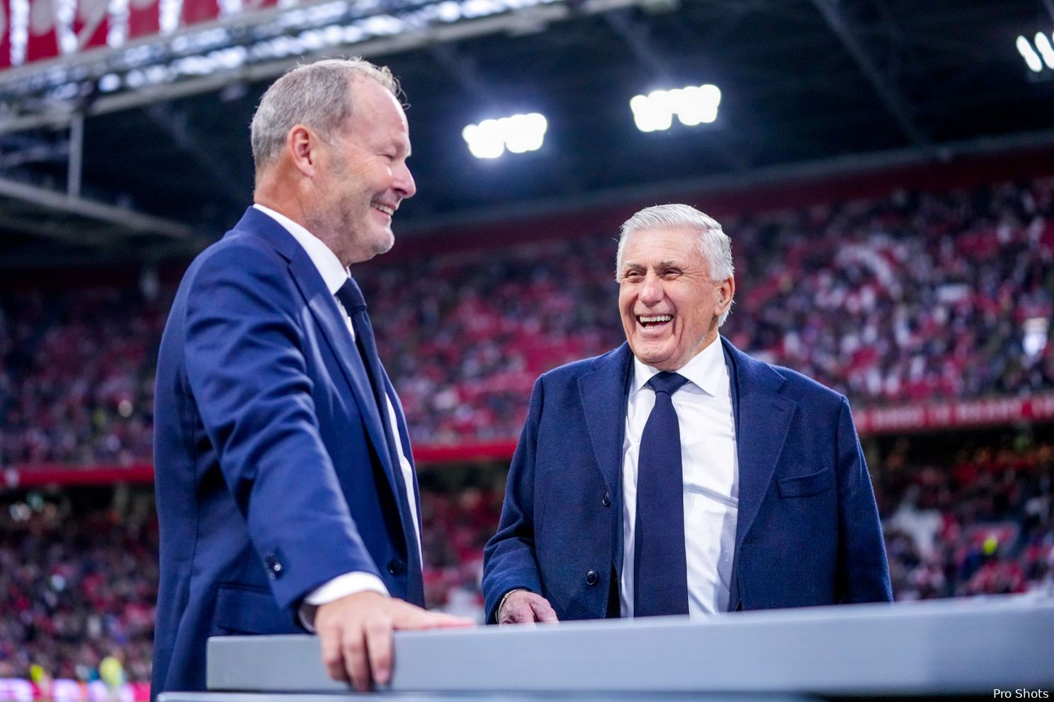 Swart geniet met Ajax Legends: 'Wat mij betreft spelen we veel meer van dit soort wedstrijden'