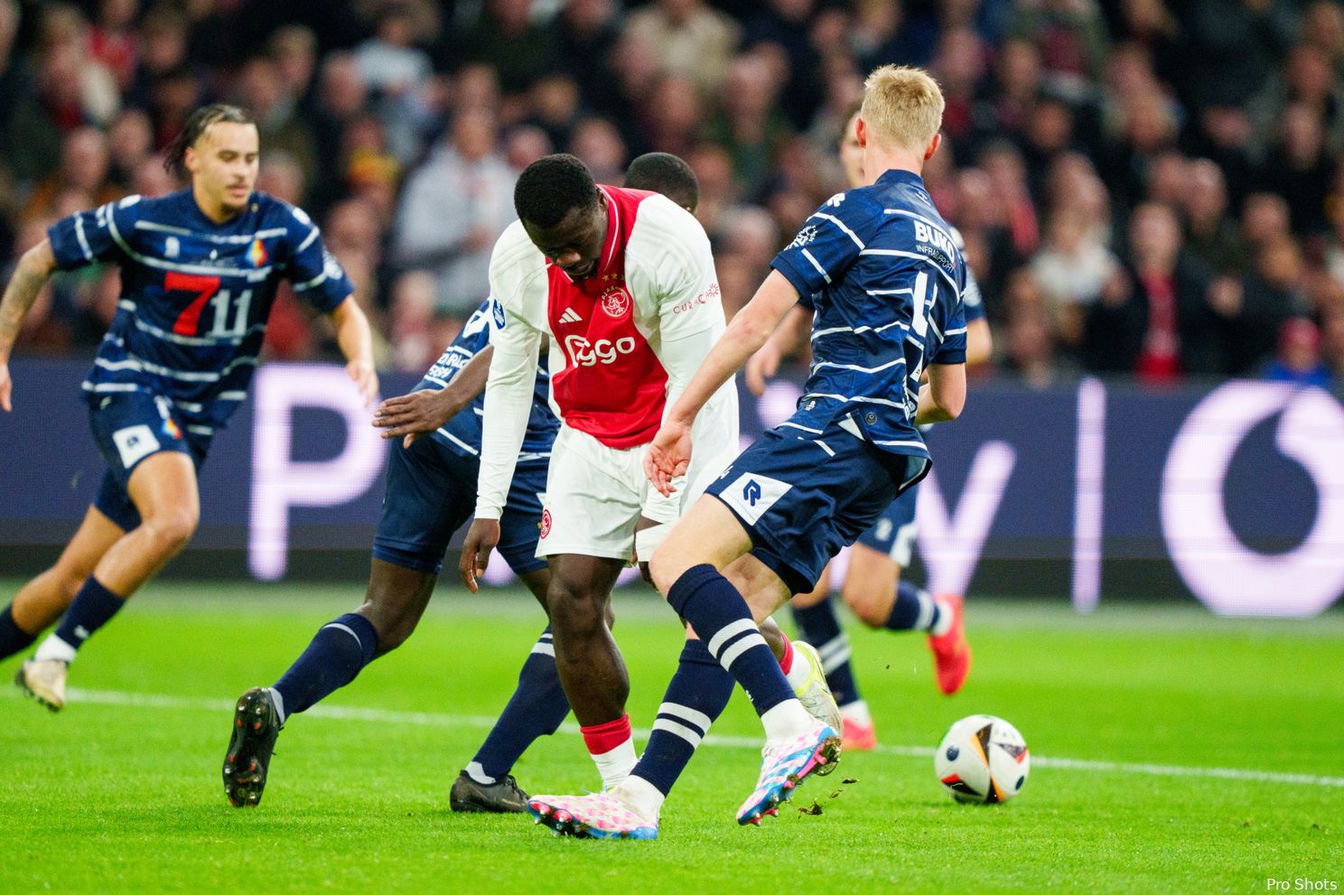 NB: ‘Veelzeggend dat Ajax via een kopbal uit een corner op 1-0 moet komen’