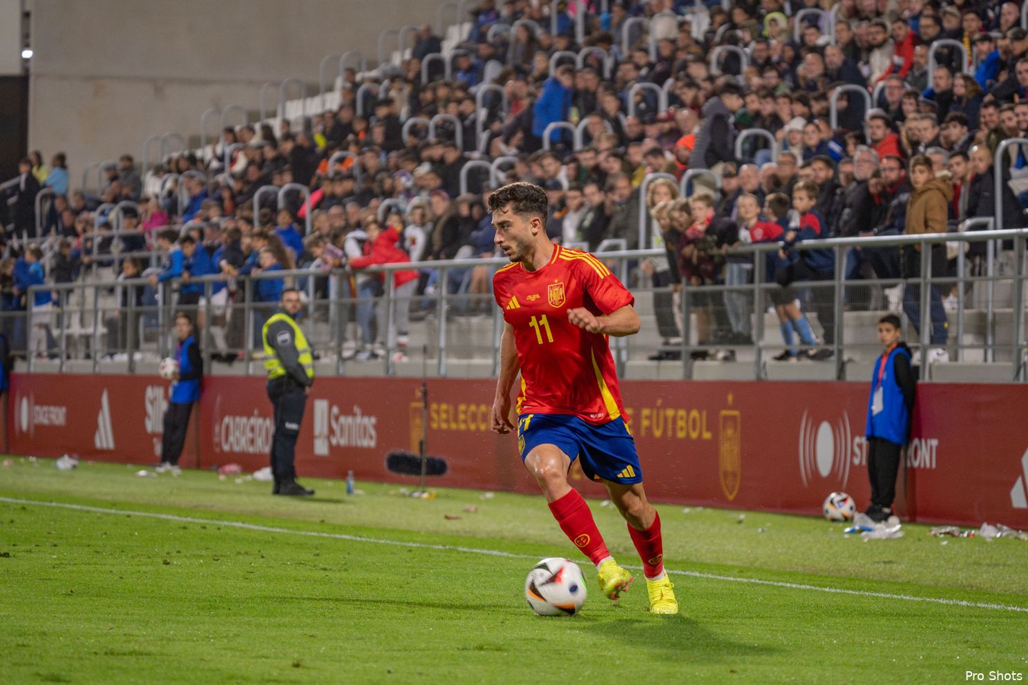 Ajax krijgt positief advies over transfertarget: 'Hij doet aan Godts denken'