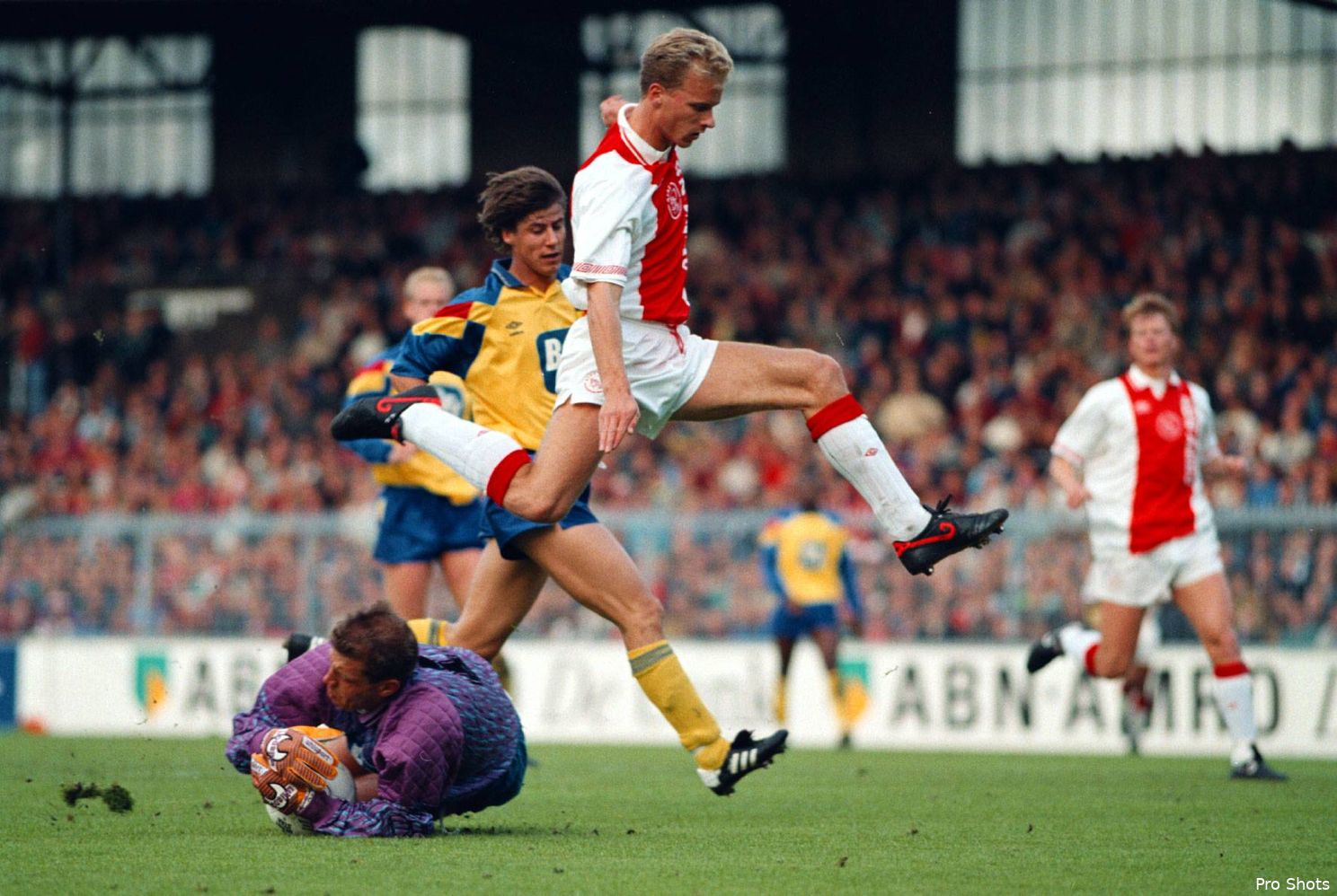 Van Loen leerde bij Ajax pas voetballen: 'Als jij met Bergkamp voetbalt…'