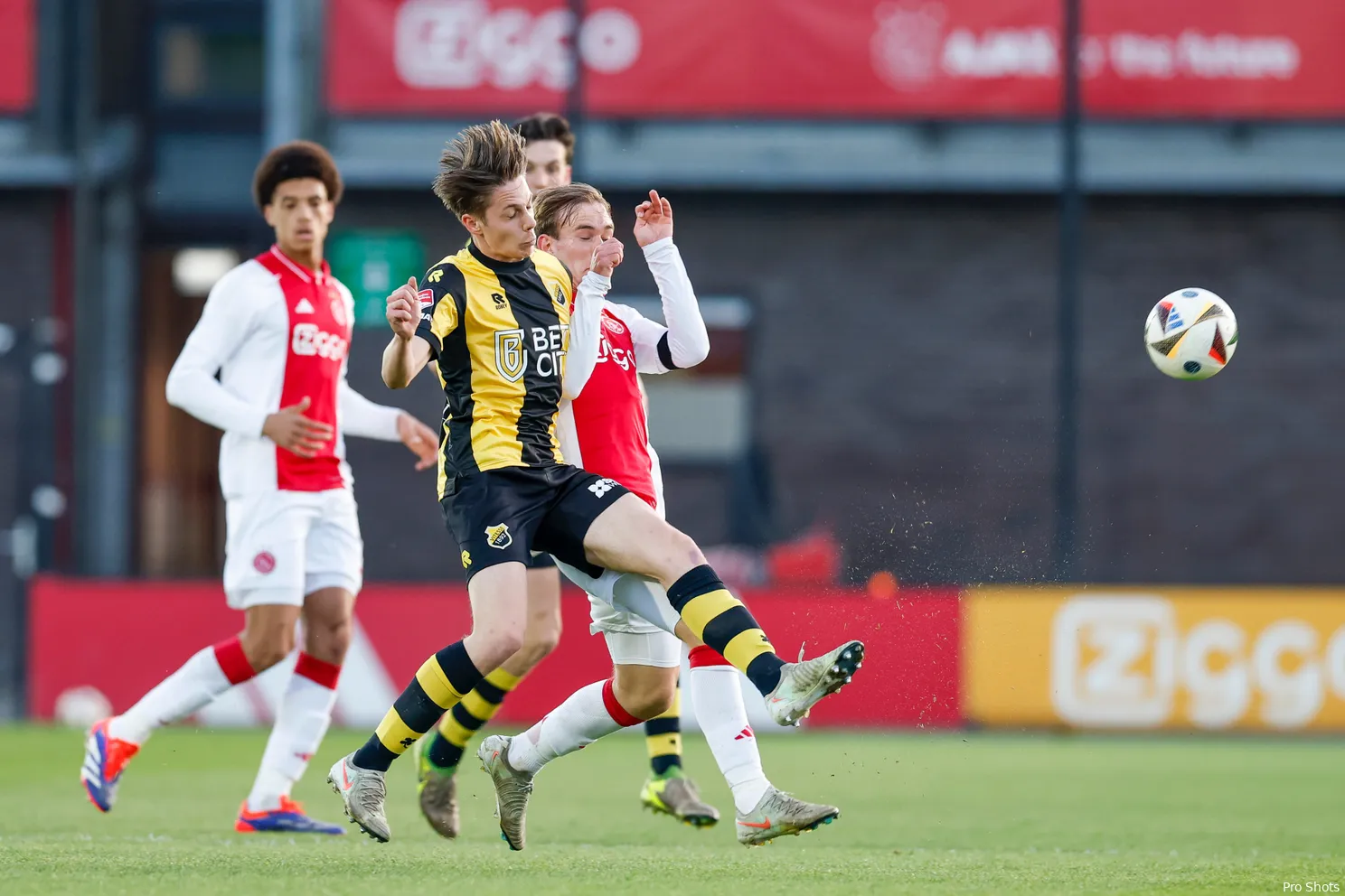 Vitesse verliest zijn proflicentie; club voldoet niet aan regels KNVB