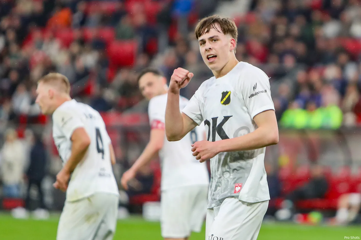 PSV verkleint achterstand op Ajax naar zes punten, AZ en NAC Breda in evenwicht