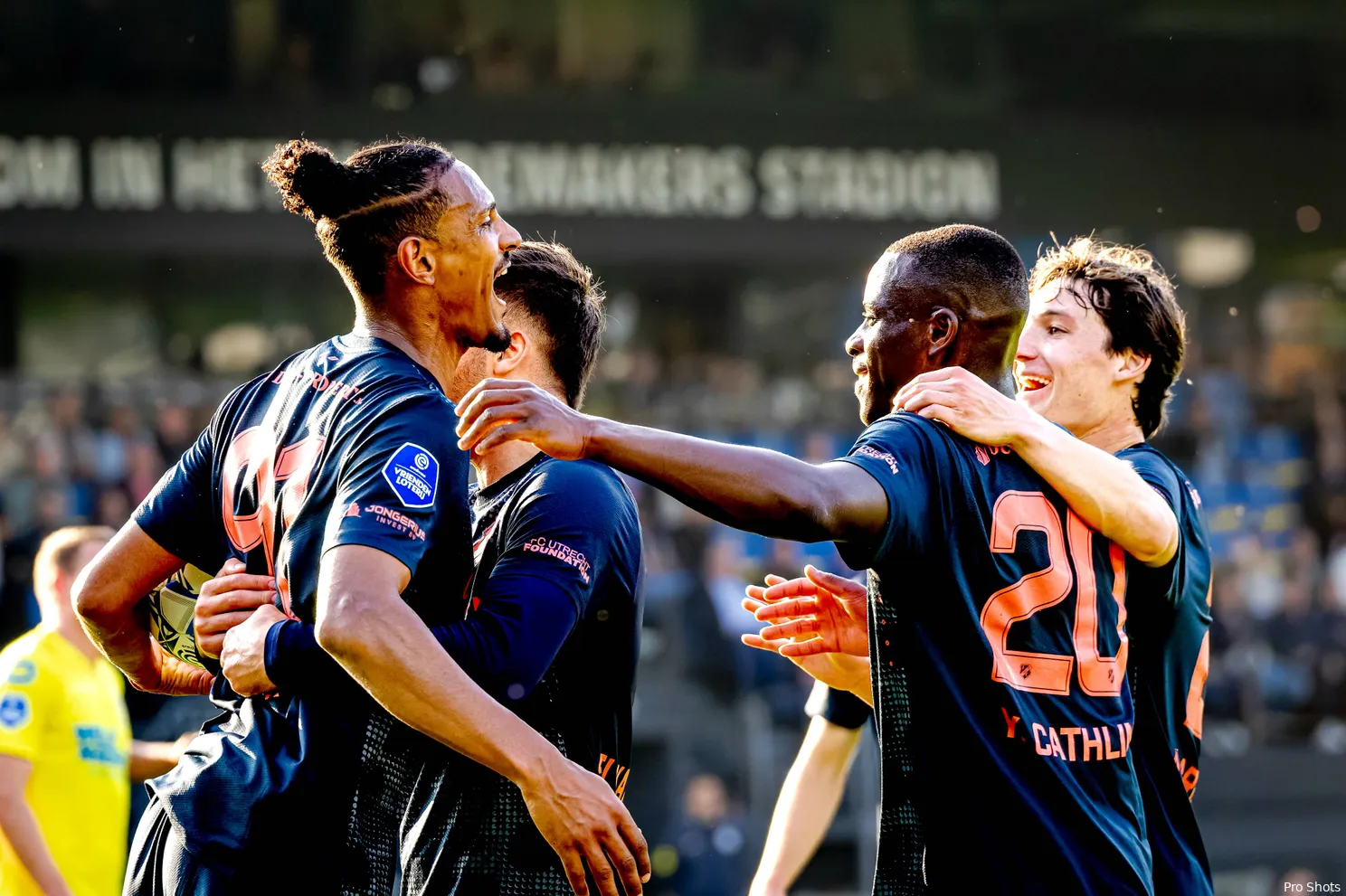 Feyenoord wint ruim van PEC Zwolle, FC Utrecht stelt Europees voetbal veilig