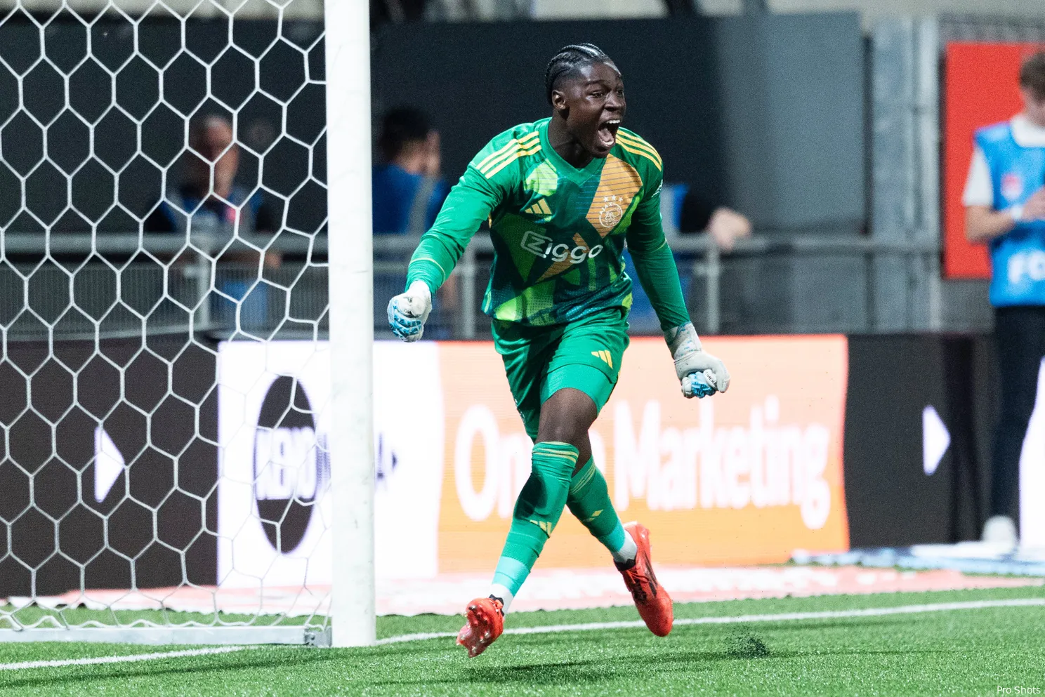 Voldoende aanknopingspunten bij nipte nederlaag Jong Ajax in Maastricht