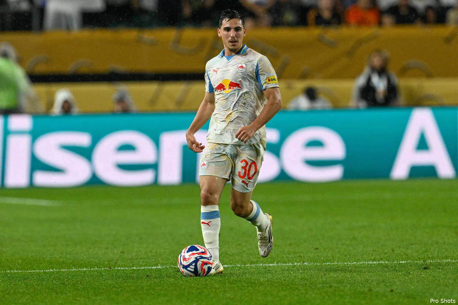 oscar-gloukh-rb-salzburg-2025