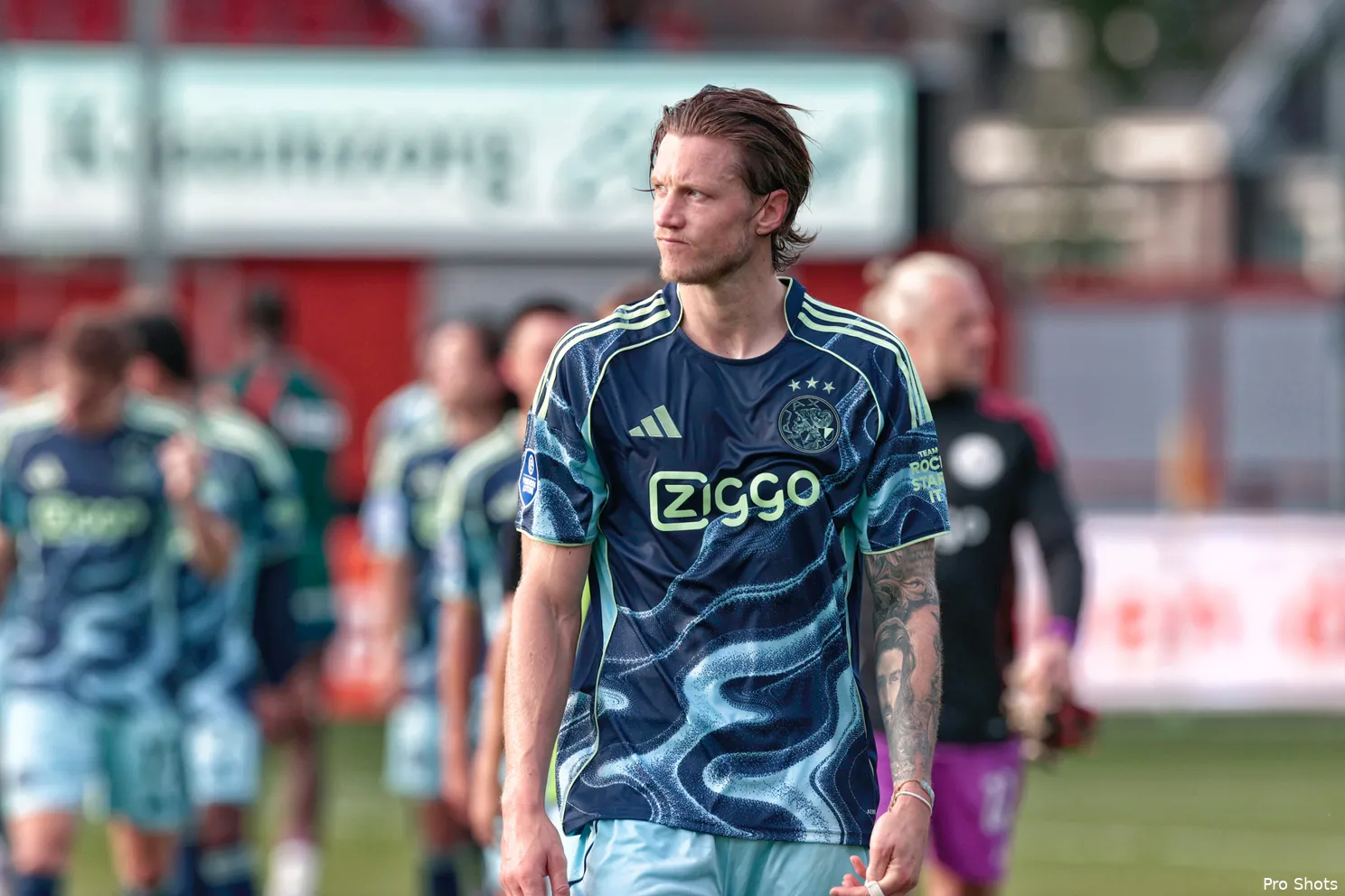 wout-weghorst-volendam-ajax-25-26