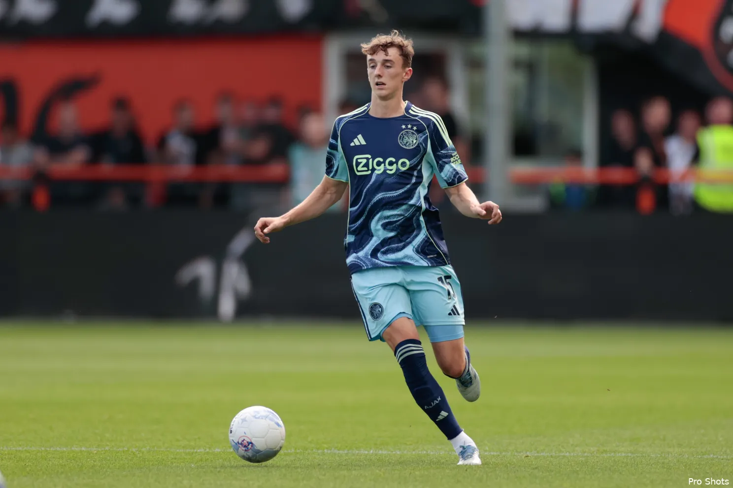 youri-baas-volendam-ajax-25-26