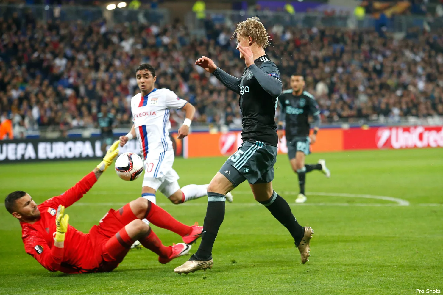 kasper-dolberg-lyon-ajax-2017