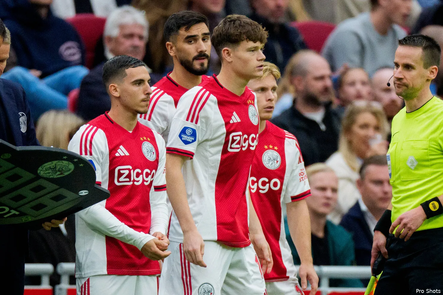 oscar-gloukh-james-mcconnell-ajax-pec-zwolle-25-26
