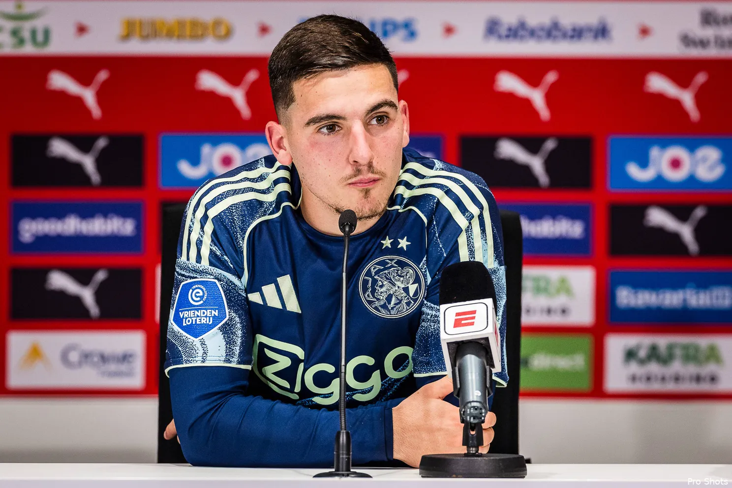 oscar-gloukh-psv-ajax-25-26