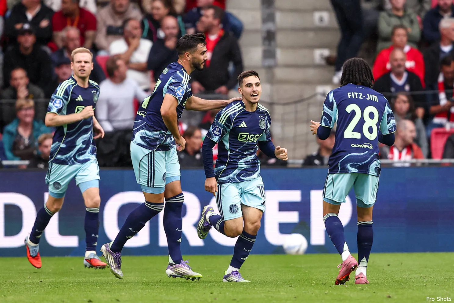 oscar-gloukh-psv-ajax-25-26