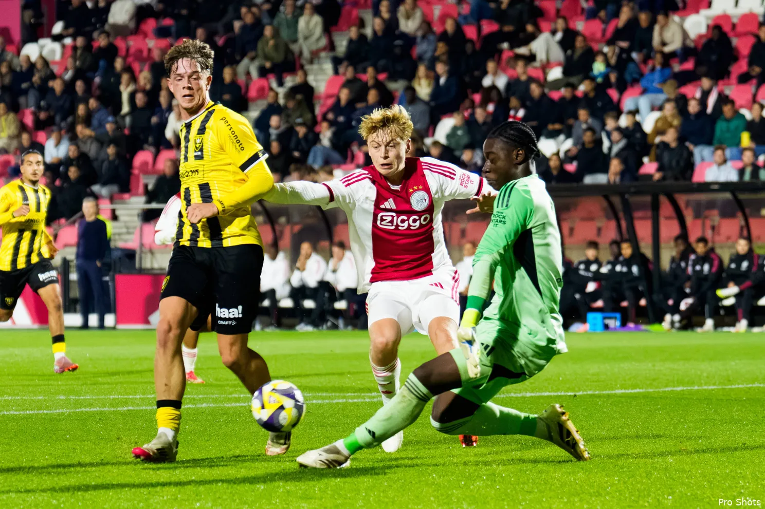 VVV Venlo Jong Ajax Tijn Peters Paul Reverson