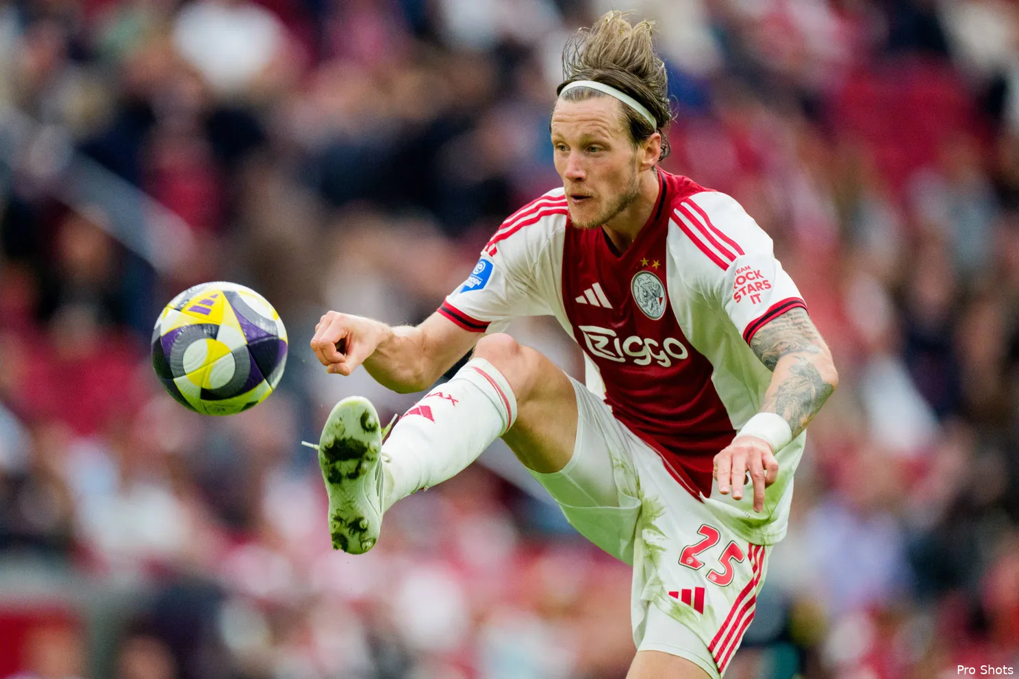 wout-weghorst-ajax-pec-zwolle-25-26