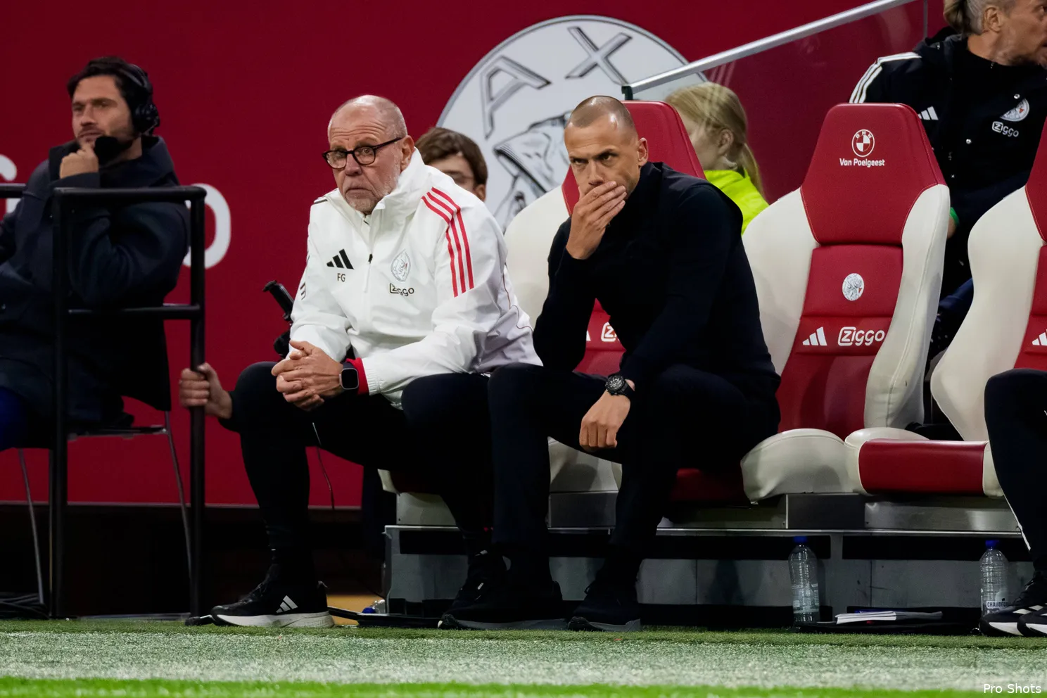 fred-grim-john-heitinga-ajax-az-25-26