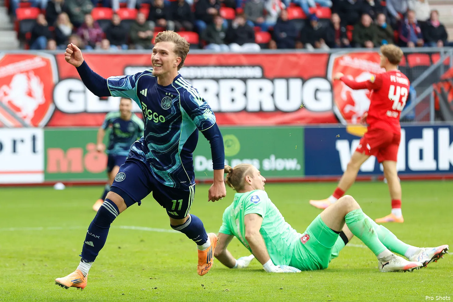 mika-godts-twente-ajax-25-26