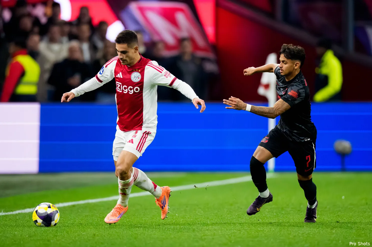 oscar-gloukh-ajax-az-25-26