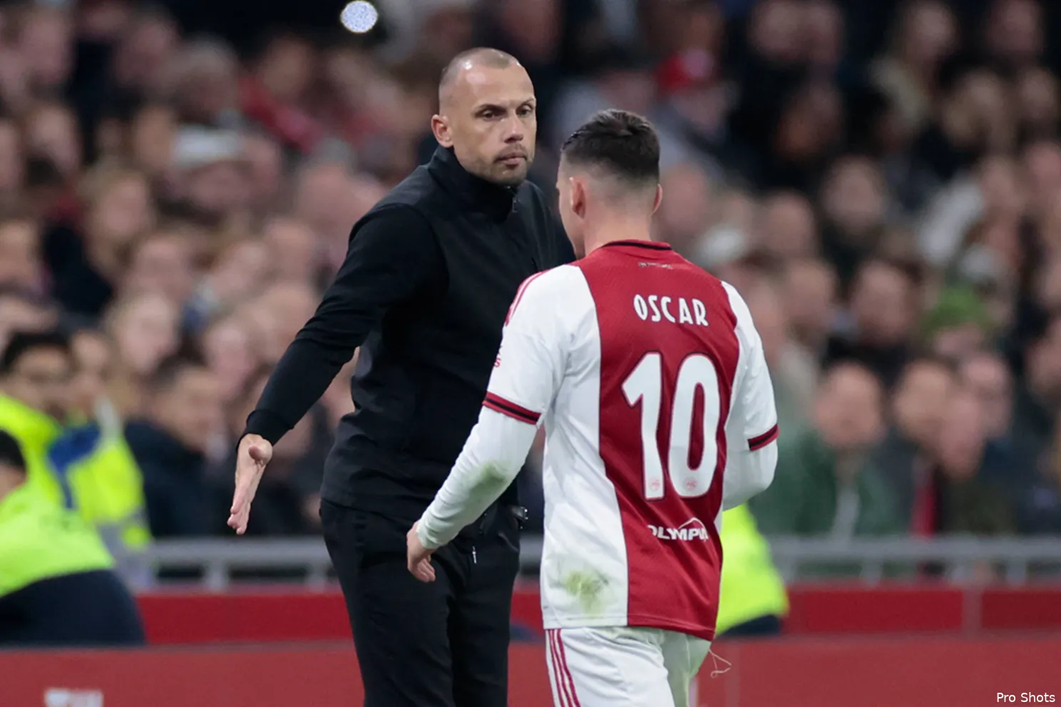 oscar-gloukh-john-heitinga-ajax-az-25-26