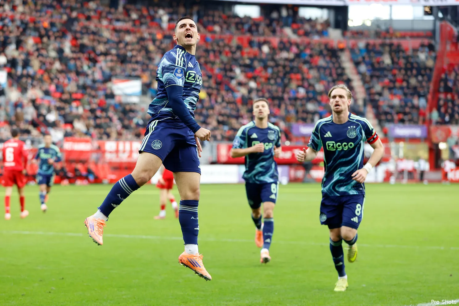 oscar-gloukh-twente-ajax-25-26