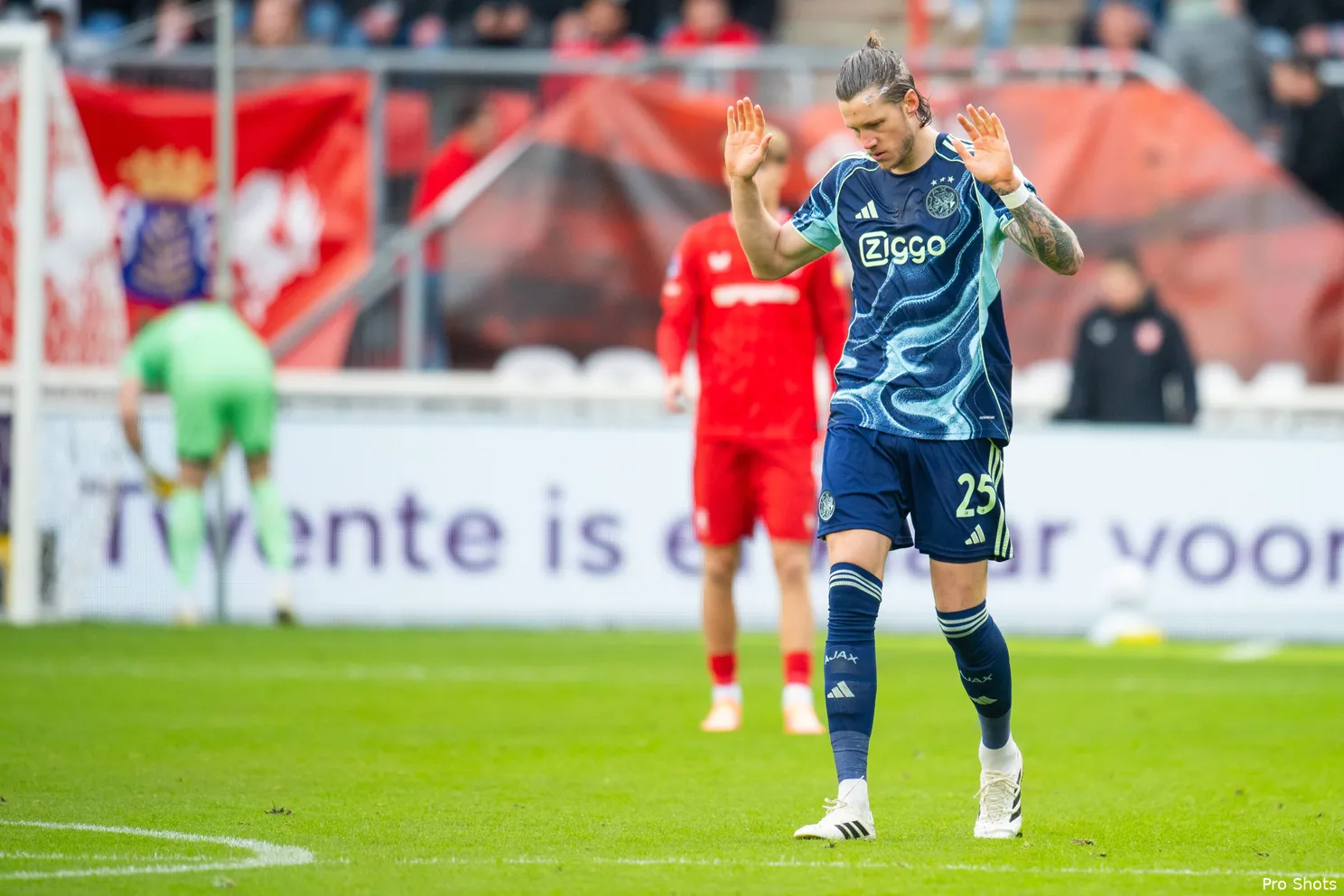 wout-weghorst-twente-ajax-25-26