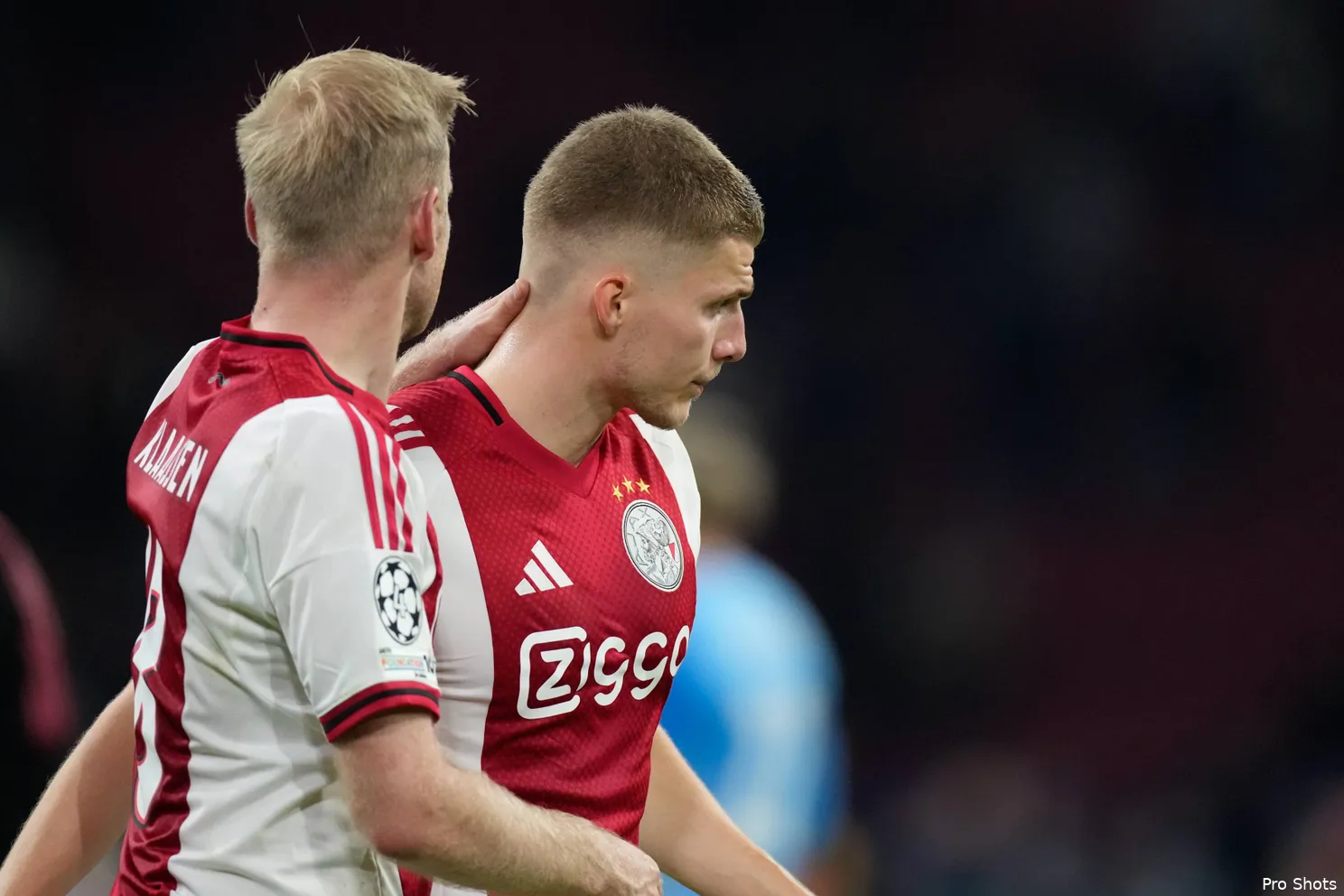 anton-gaaei-davy-klaassen-ajax-gala-25-26