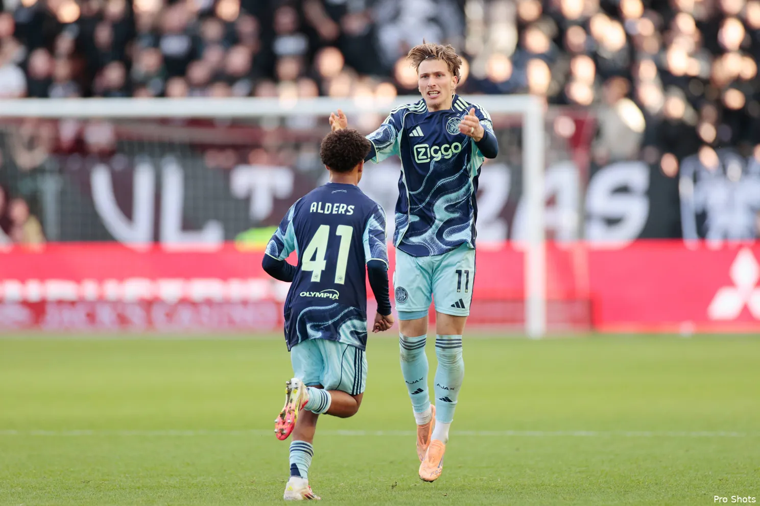 mika-godts-utrecht-ajax-25-26