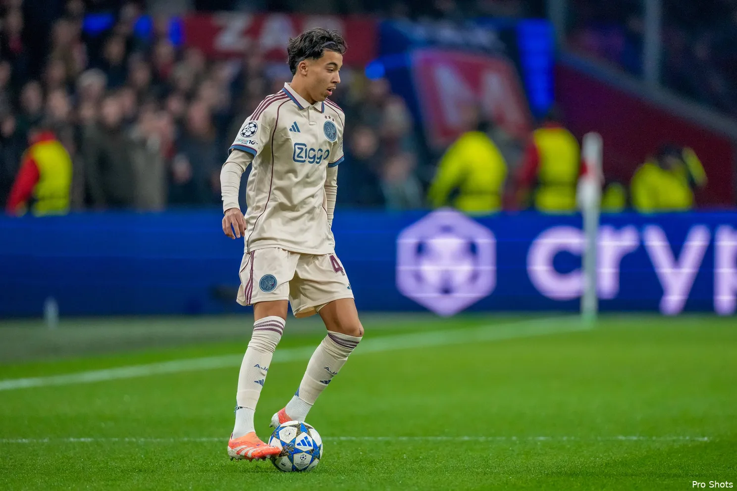 rayane-bounida-ajax-benfica-25-26