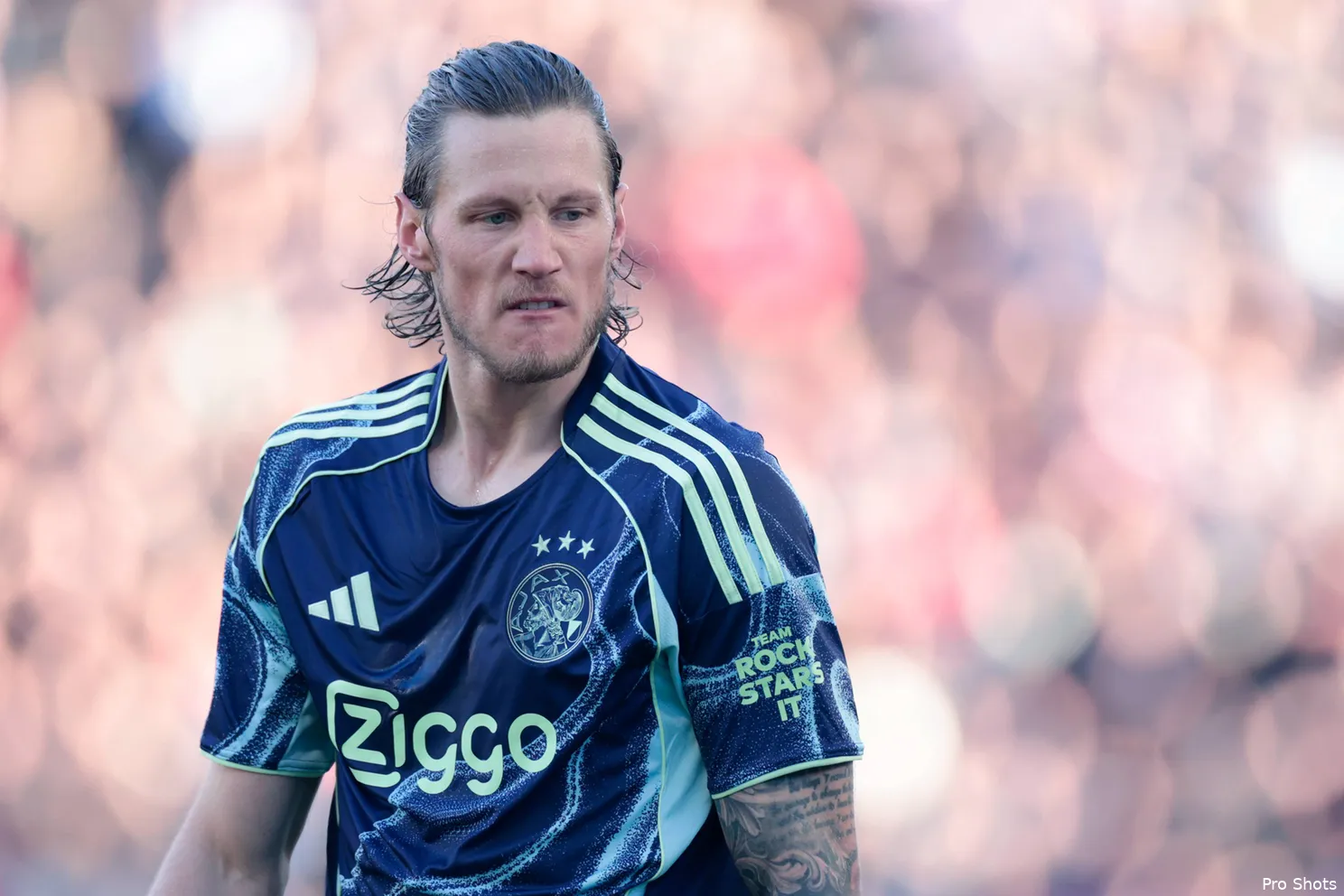 wout-weghorst-utrecht-ajax-25-26