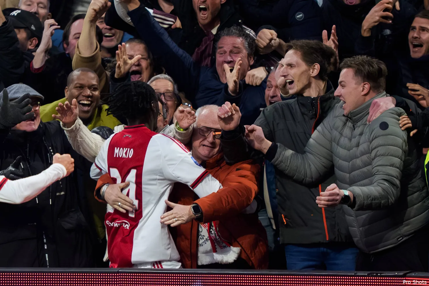 jorthy-mokio-ajax-feyenoord-25-26