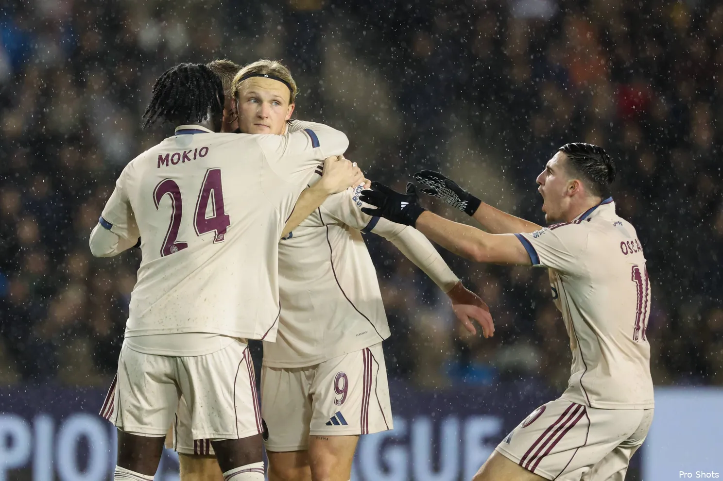 kasper-dolberg-qarabag-ajax-25-26