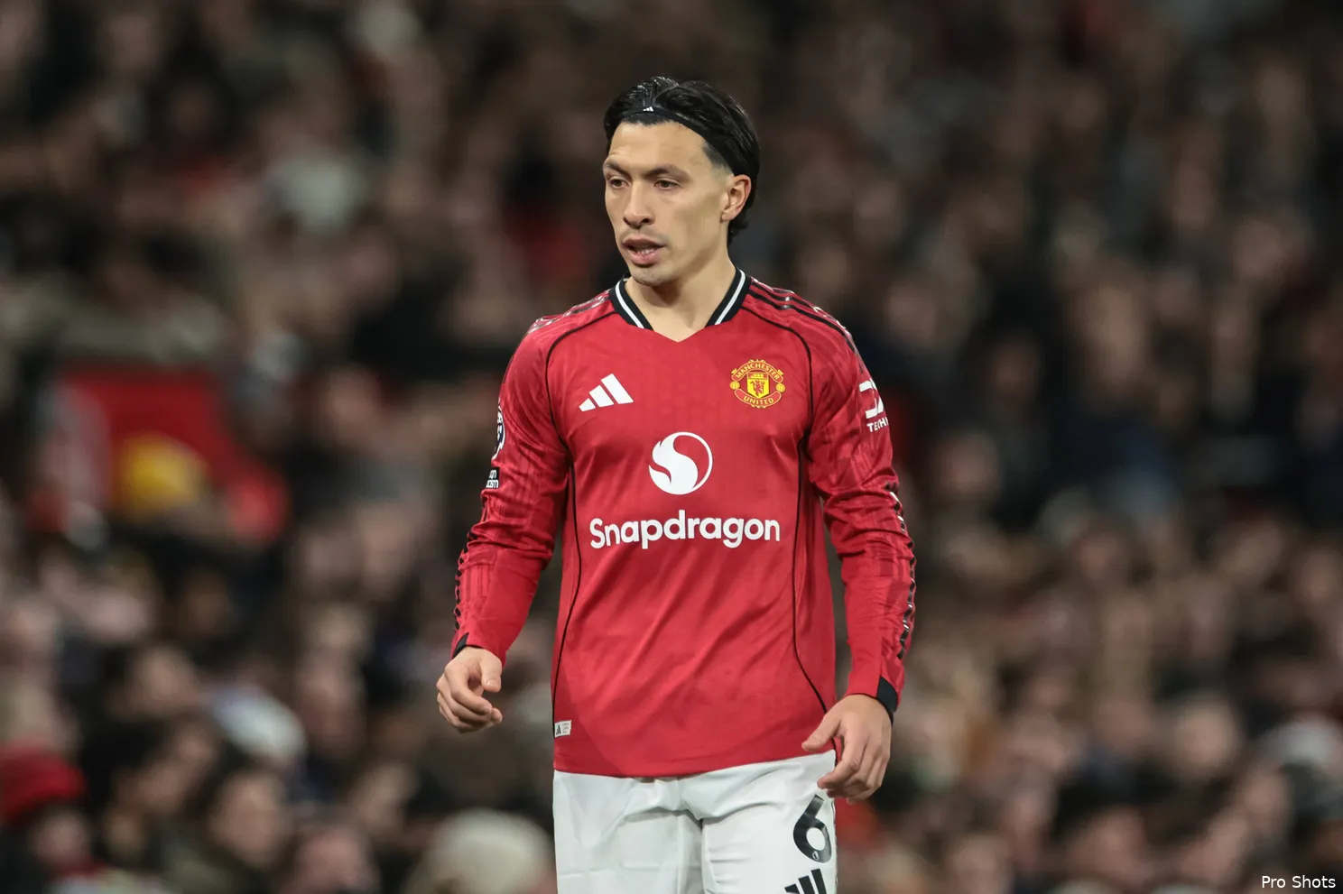 lisandro-martinez-manchester-united-25-26